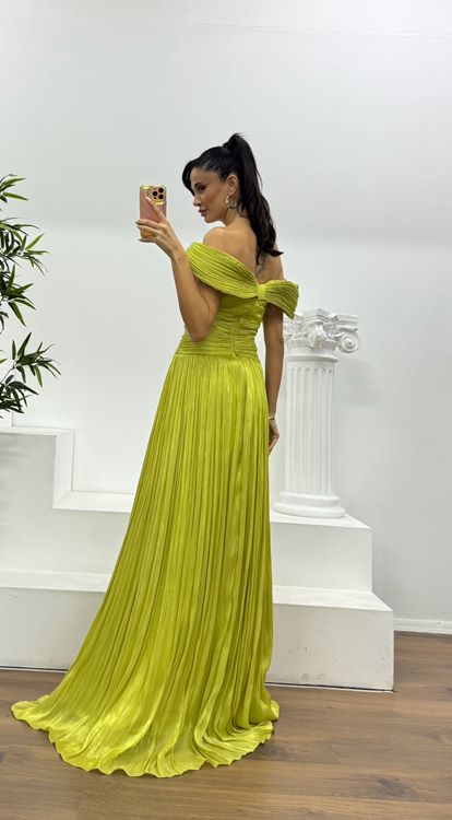 Elma Yeşili Omzu Açık  Şifon Abiye Elbise