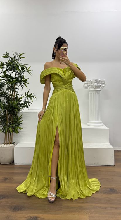 Elma Yeşili Omzu Açık  Şifon Abiye Elbise