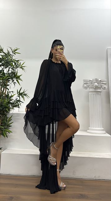 Schwarzes Chiffon-Abendkleid mit Lagen und besonderem Design