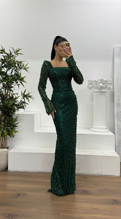 Zümrüt Kare Yaka İşlemeli Abiye Elbise