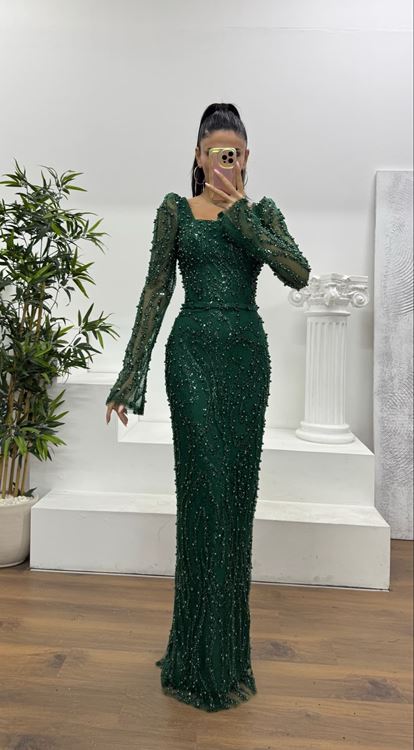 Zümrüt Kare Yaka İşlemeli Abiye Elbise