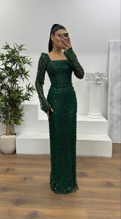 Zümrüt Kare Yaka İşlemeli Abiye Elbise