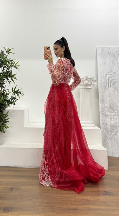 Kırmızı İşlemeli Abiye Elbise