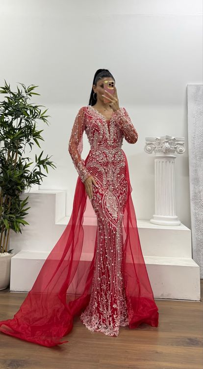 Kırmızı İşlemeli Abiye Elbise