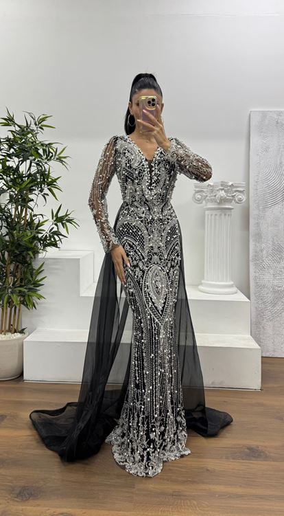 Siyah İşlemeli Abiye Elbise