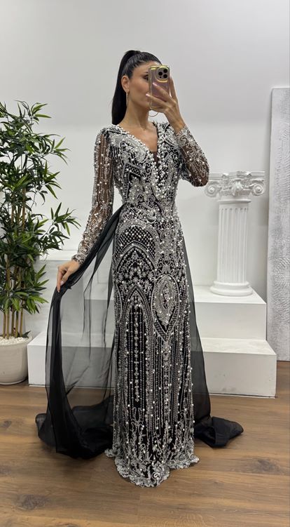 Siyah İşlemeli Abiye Elbise