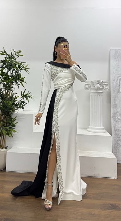 Beyaz Kayık Yaka İnci İşlemeli Abiye Elbise