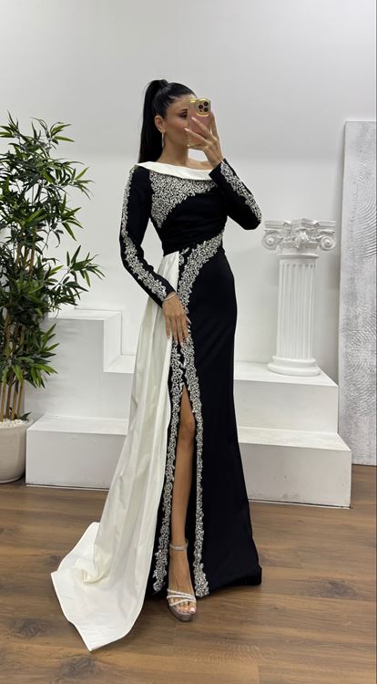 Siyah Kayık Yaka İnci İşlemeli Abiye Elbise