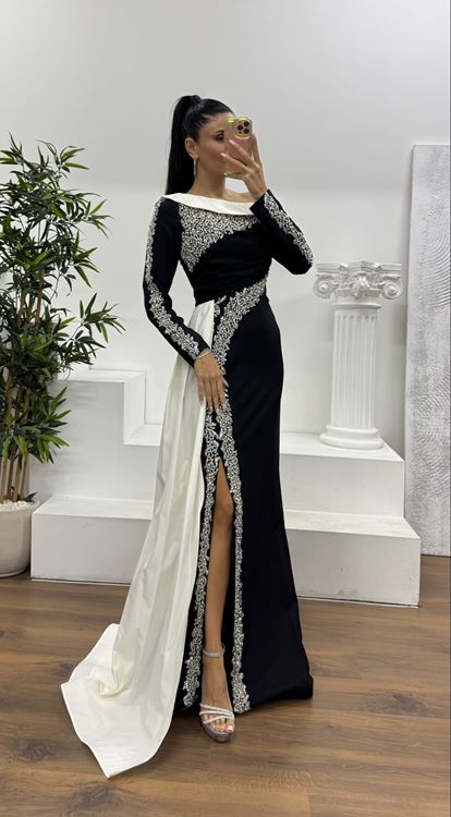 Siyah Kayık Yaka İnci İşlemeli Abiye Elbise