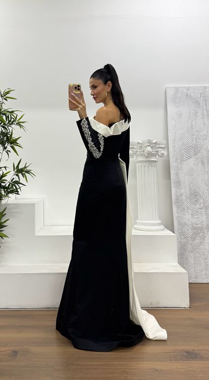 Siyah Kayık Yaka İnci İşlemeli Abiye Elbise