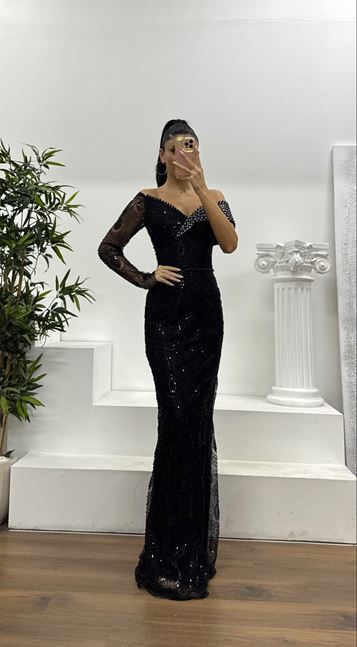 Siyah Asimetrik Yaka İşlemeli Abiye Elbise