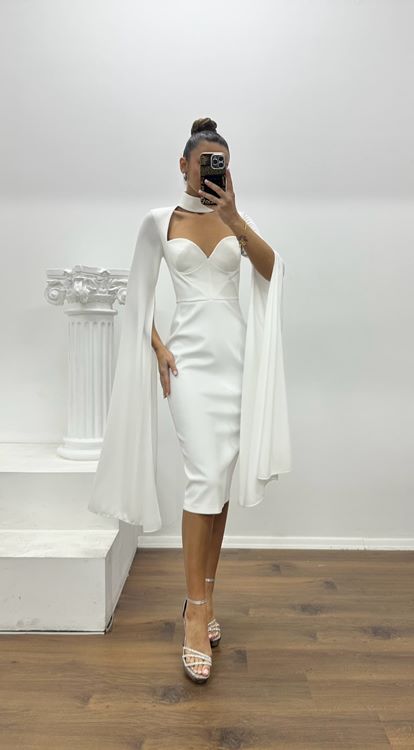 Beyaz Pelerin Kollu Bustier Detaylı Midi Boy Özel Tasarım Abiye Elbise