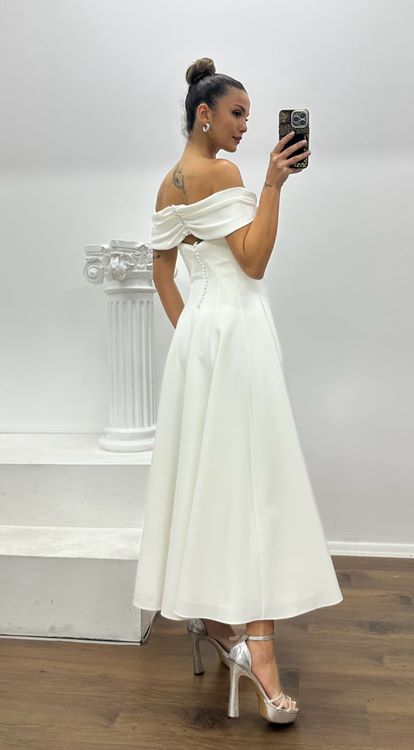 Vestido de noche de diseño especial con detalle de hombro blanco