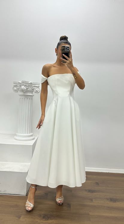 Vestido de noche de diseño especial con detalle de hombro blanco