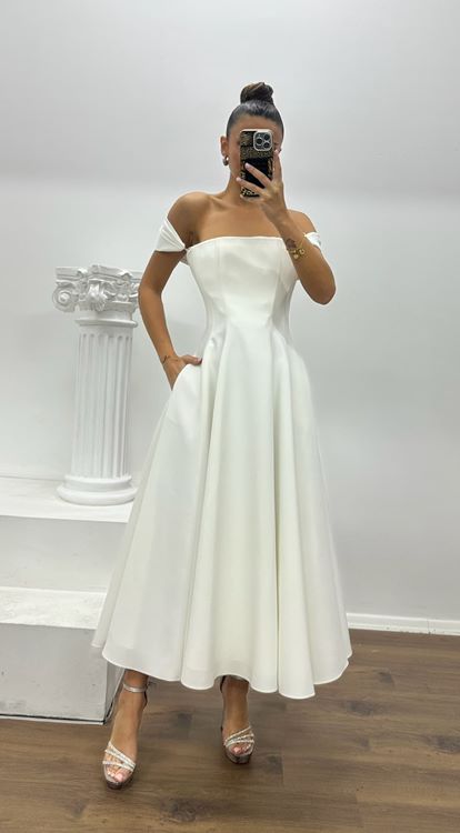 Vestido de noche de diseño especial con detalle de hombro blanco
