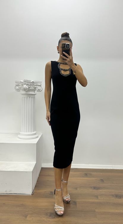 Siyah Yaka İşleme Detay Midi Boy Özel Tasarım Abiye Elbise