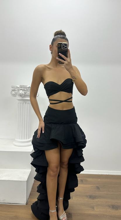 Traje de noche de diseño especial con falda negra, corpiño con volantes