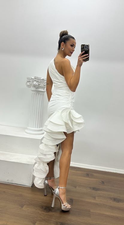 Beyaz Tek Omuz Asimetrik Valonlu Özel Tasarım Abiye Elbise