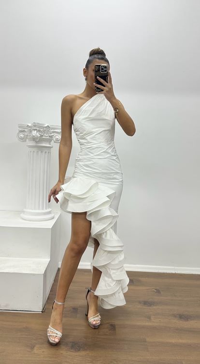 Beyaz Tek Omuz Asimetrik Valonlu Özel Tasarım Abiye Elbise