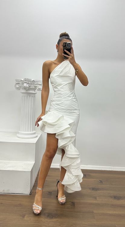 Beyaz Tek Omuz Asimetrik Valonlu Özel Tasarım Abiye Elbise