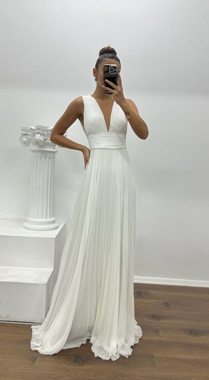 Vestido de noche blanco plisado con escote en V profundo de diseño especial