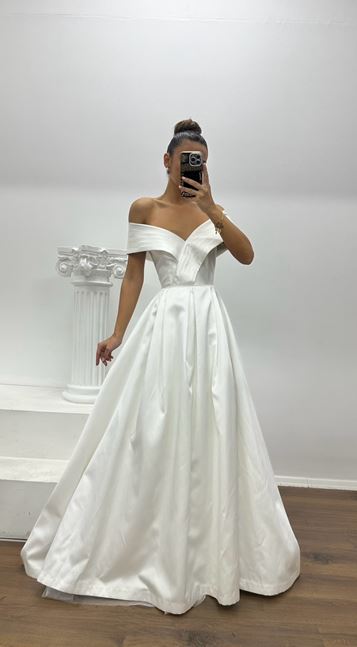 Vestido de noche blanco de diseño especial, corte en A y cuello drapeado