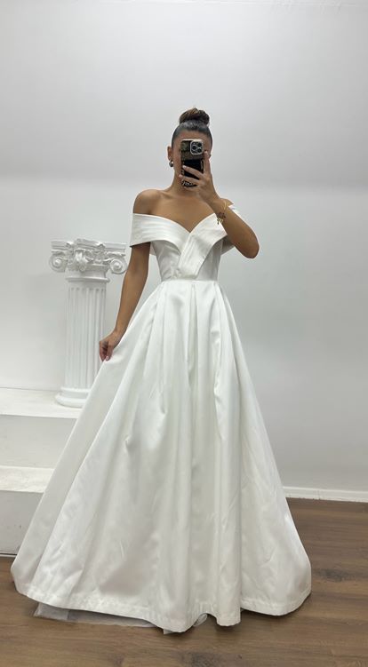 Beyaz Drapeli Yaka A Kesim Özel Tasarım Abiye Elbise