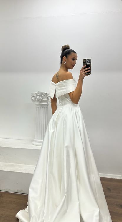 Beyaz Drapeli Yaka A Kesim Özel Tasarım Abiye Elbise