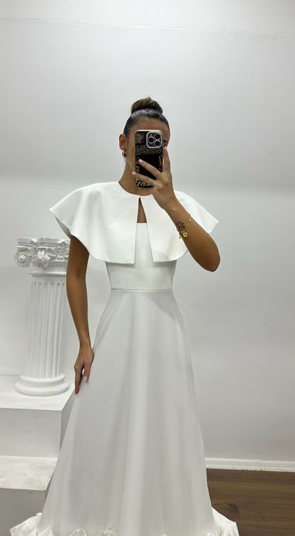 Beyaz Pelerin Detaylı Volanlı Özel Tasarım Abiye Elbise