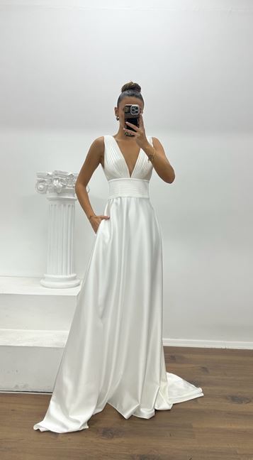 Vestido de noche blanco de diseño especial y corte moderno