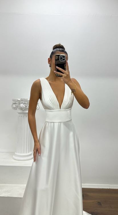 Beyaz Modern Kesim Özel Tasarım Abiye Elbise