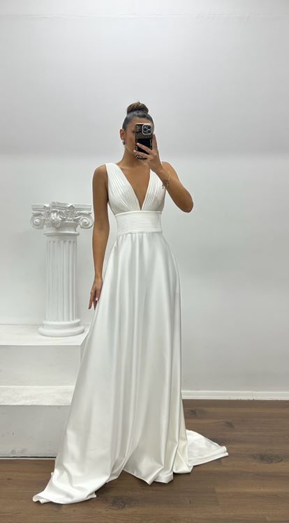 Beyaz Modern Kesim Özel Tasarım Abiye Elbise