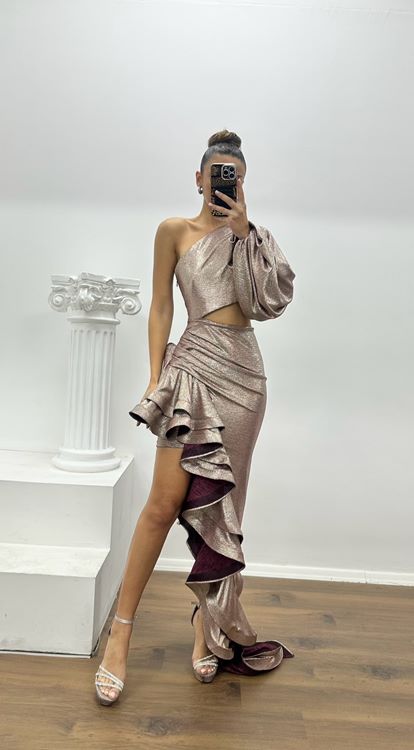 Vestido de noche de diseño especial con volante asimétrico y manga sencilla de Murdum