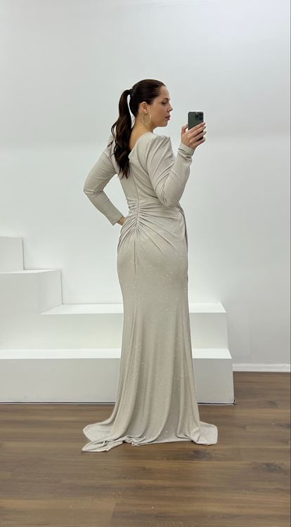 Abito da sera glitterato con scollo a V in visone per taglie forti