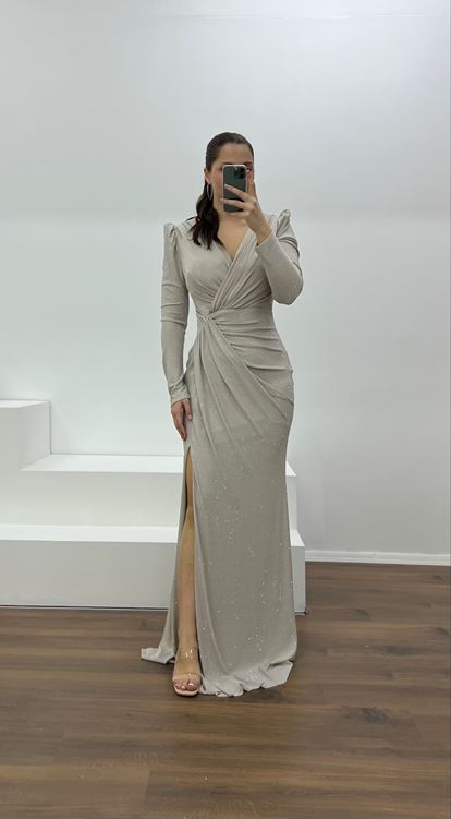 Abito da sera glitterato con scollo a V in visone per taglie forti