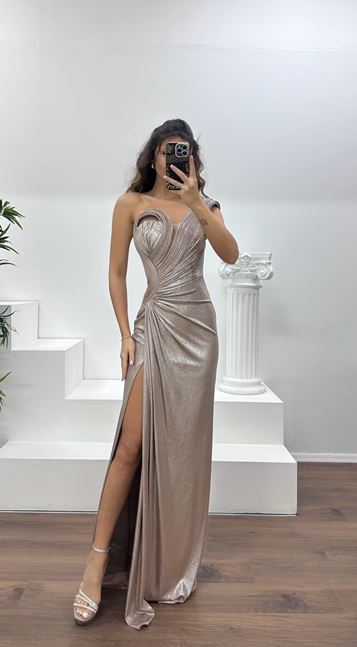 Koyu Gold Straplez Metalik Abiye Elbise