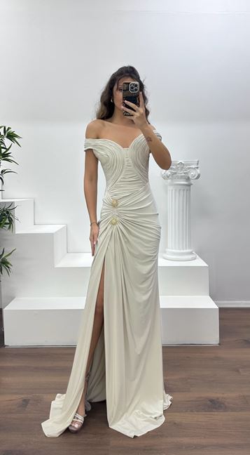 Taş Kayık Yaka Broş Detay Abiye Elbise