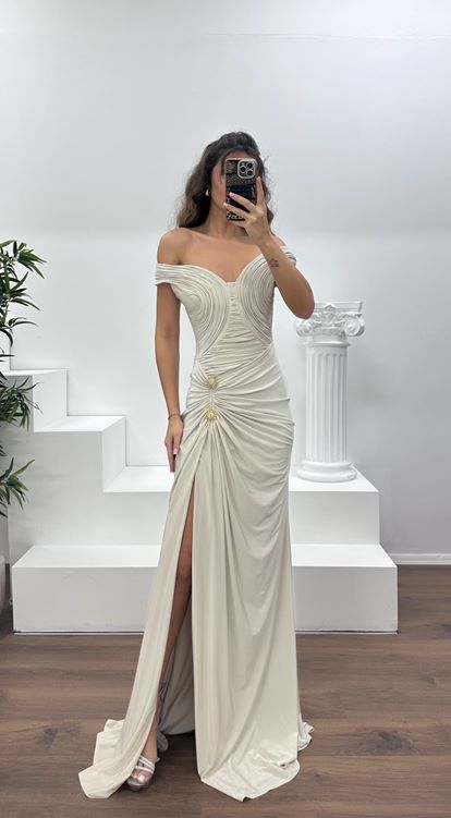 Taş Kayık Yaka Broş Detay Abiye Elbise