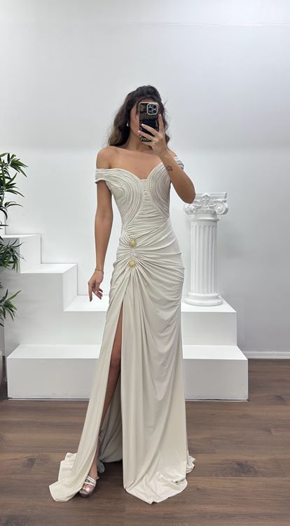 Taş Kayık Yaka Broş Detay Abiye Elbise