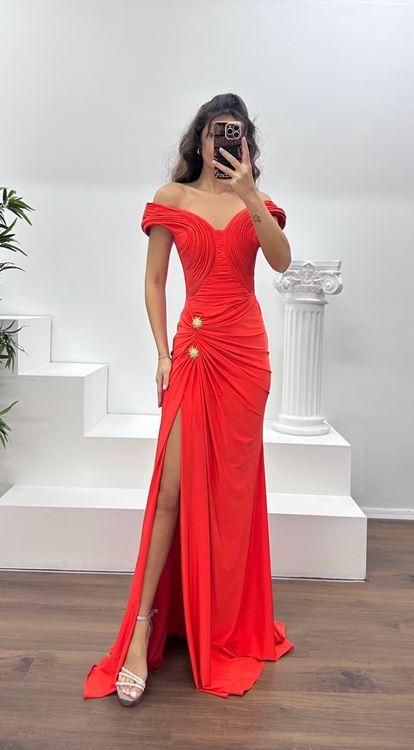 Turuncu Kayık Yaka Broş Detay Abiye Elbise