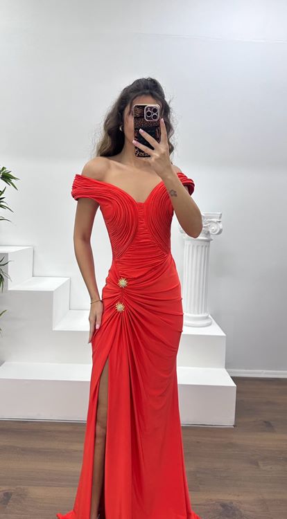 Turuncu Kayık Yaka Broş Detay Abiye Elbise