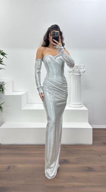 Gümüş Straplez Pullu Abiye Elbise