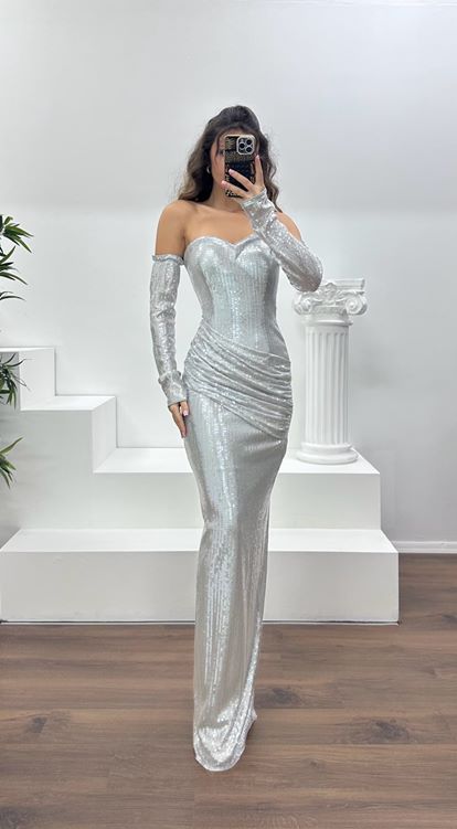 Gümüş Straplez Pullu Abiye Elbise