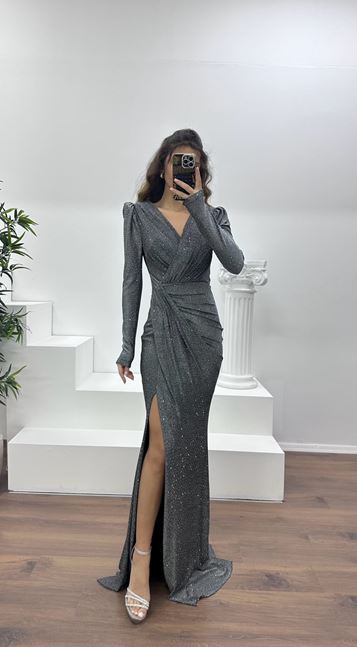 Robe de soirée noire à paillettes et col en V