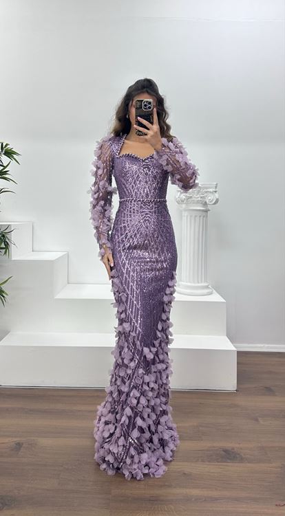 Abito da sera con dettagli floreali 3D lilla