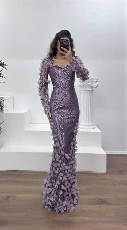 Abito da sera con dettagli floreali 3D lilla