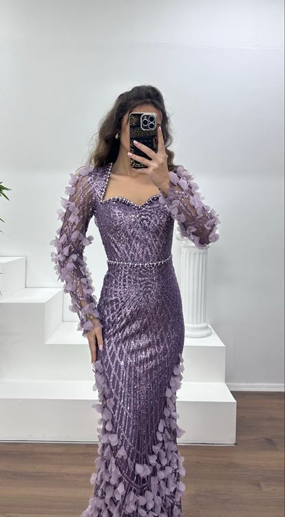 Abito da sera con dettagli floreali 3D lilla