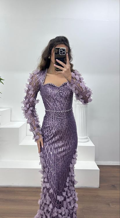 Abito da sera con dettagli floreali 3D lilla