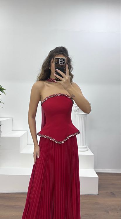 Kırmızı Straplez Piliseli Abiye Elbise