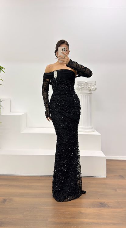 Siyah Straplez İşlemeli Abiye Elbise